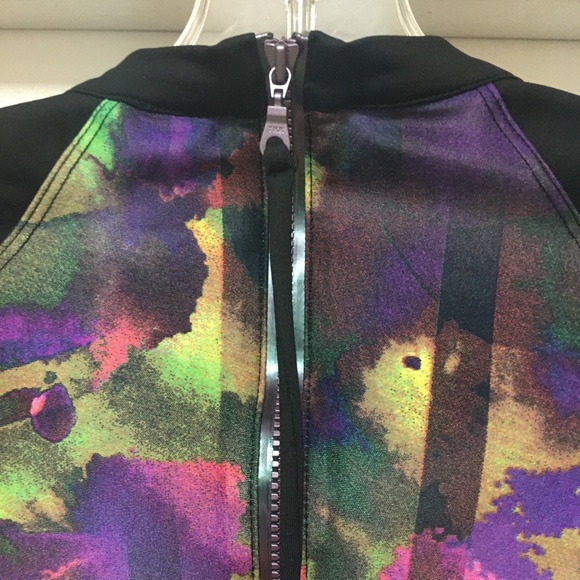 NEW Koral Immersion Long Sleeve Crop Top w Cut Outs Thumb Holes - Picture 12 of 14